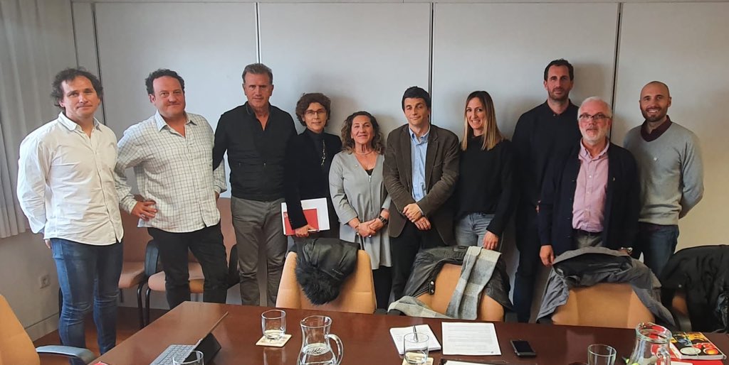 ugtbomberofores's tweet photo. Nos hemos reunido junto a compañeros de @UGTForestales con el Director General de ordenación de la Seguridad Social #BorjaSuarez para conocer la situacion actual del expediente abierto por #UGT para solicitar los coeficientes reductores de la edad de jubilación para #BBFF https://t.co/ii6g4do0vR