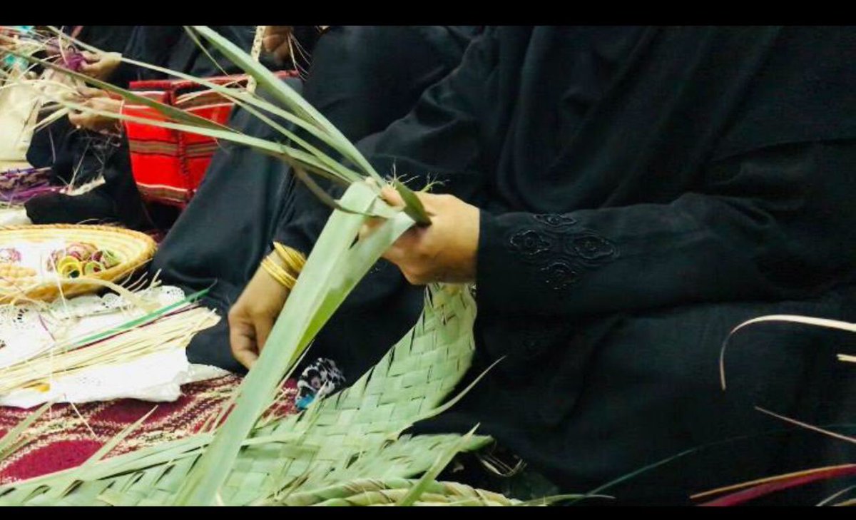 KhasabOwa's tweet photo. #يوم_الحرفي_العُماني

"وأكدنا في هذا الإطار على ضرورة الإقبال على مهن الآباء والأجداد لما لها من أهمية بالغة في الحفافظ على المقومات الحضارية لمجتمعنا العماني"
#قابوس_بن_سعيد
طيب الله ثراه https://t.co/H1NLpFGVDL