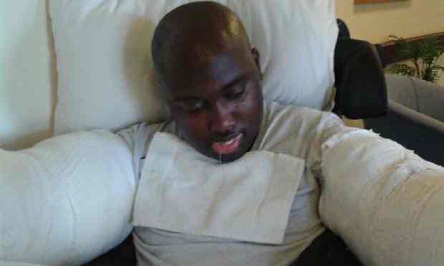 Che_Lingo's tweet image. 3 officers whilst under the employment of @bedspolice broke Julian Coles neck, gave him brain damage then lied during investigation.

THE FAMILY ARE STILL PURSUING JUSTICE NOW AFTER 7 YEARS.

It’s ridiculous to simply fire the officers and think that’s justice.