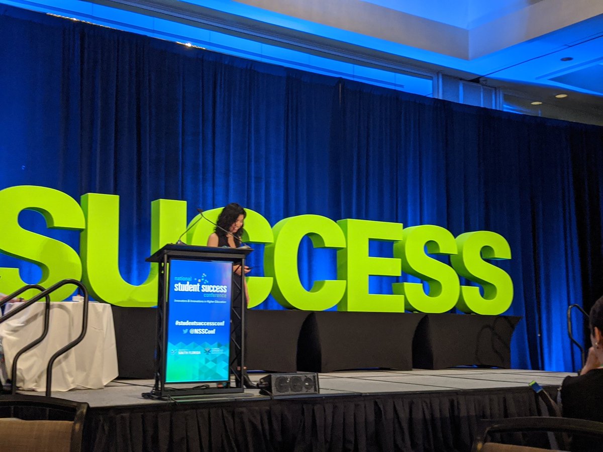 PatriciaNUSP's tweet photo. Listening to @triciawang @NSSConf give an amazing talk: big data is great, but don't lose the human connection. Don't only be interested in big data, be interested in human life and experiences. #studentsuccessconf https://t.co/gjExNV6f6G