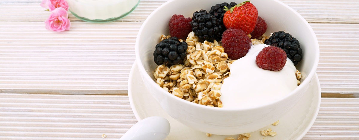Mydetoxdiet_UK's tweet photo. We can provide breakfast too. Like these deliciousness Strawberry Oaties https://t.co/RS4aKrgFZD @Alpro #breakfastdelivered #veganbreakfast #eatclean #dairyfree #veganbreakfast #veganfoodie #healthyvegan #veganprotein #healthy #vegan #veganfood #devonvegans #plantbased #breakfast https://t.co/msk6aJIhJS