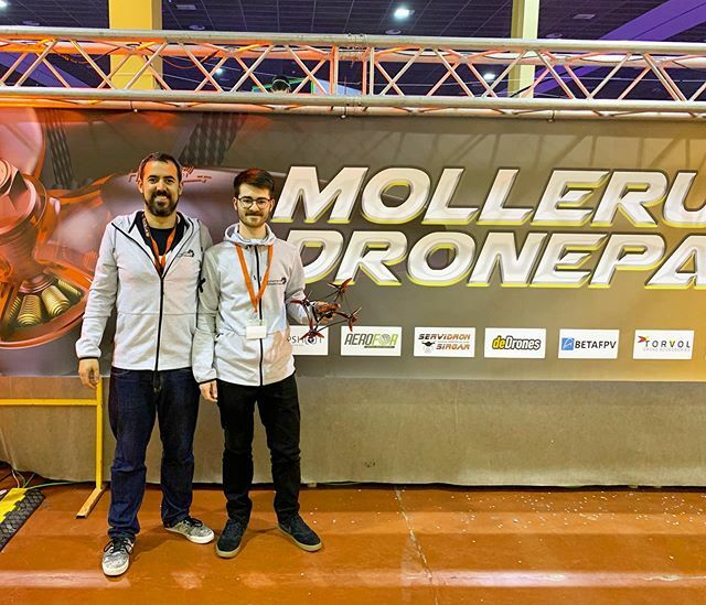 XFrames_oficial's tweet photo. Ya hace unas semanas que despedimos la Molleru Dronepa 2020, donde hemos podido compartir con vosotros nuestra pasión: los frames de carreras. ¡Esperamos veros el año que viene! 🚀🚀🚀 #chromoX #xframes #owndesign #fpv #fpvrace #fpvracing #race #racing … https://t.co/raHXX9bdVs https://t.co/mvsQrkW9VW