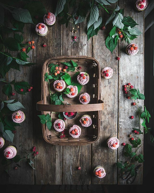 evakosmasflores's tweet photo. Can't wait to see these raspberries hanging heavy on the branches of my shrubs this summer. Most **definitely** going to be making these cupcakes again with them! 🤩
.
.
.
.
.
.
.
.
#raspberries #gardentotable #cupcakedesign #firstweeat #foodphotoshoo… https://t.co/kIcPsTpi3S https://t.co/ZniVL9ort9