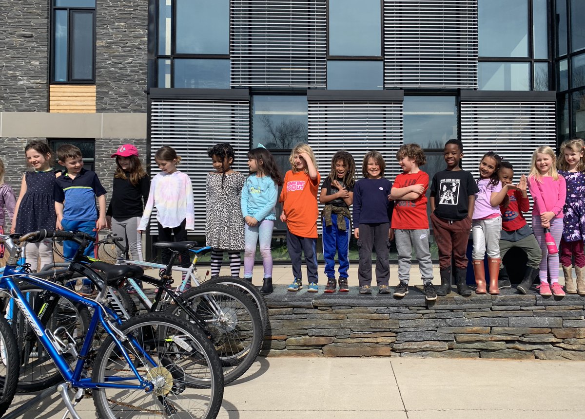 Kern_Center's tweet photo. Today we welcomed energetic 1st and 2nd graders from The Common School.
.
We played “I Spy” to learn about water, waste, energy, and materials in our building. Their favorite part was the #compostingtoilets
.
#sustainability #livingbuilding #environmentaleducation #greenbuilding https://t.co/92kQa5iWXW