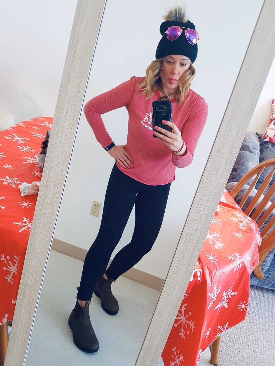 HeyItsMeMissJT's tweet photo. I ❤️ Tuesdays! #RadInRed #WorkLearnGrow #TechTuesday #TagNight Heigh-ho, heigh-ho! It’s off to work I go! #TechNerd #StaplesLife 📸📎💻😋 https://t.co/B9n5xjDg92