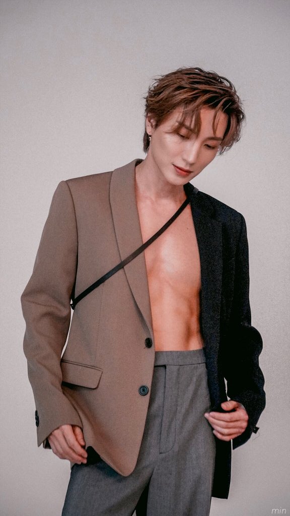 sunflow3rmin_'s tweet photo. leeteuk edited [2] 🤍 

#LEETEUK #이특 #planetmagazine https://t.co/EmHuqxHNjf