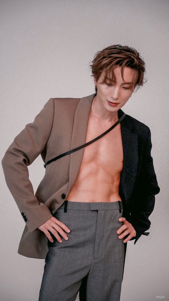 sunflow3rmin_'s tweet photo. leeteuk edited [2] 🤍 

#LEETEUK #이특 #planetmagazine https://t.co/EmHuqxHNjf