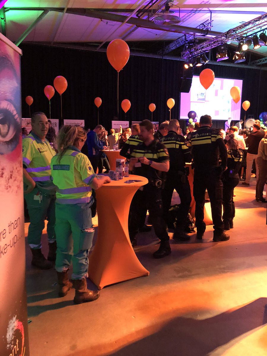 Het Beroepenfeest is in volle gang! De beroepsbeoefenaren staan klaar om hun match te maken met de leerlingen! #vmbodoetertoe #haarlemmermeer #beroepenfeest