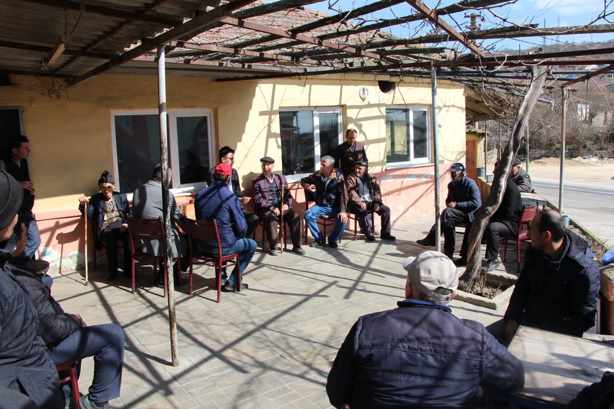 İlçe kaymakamımız Hacıdanişment Köy ziyaretinde köy kahvesinde vatandaşlarla bir araya geldi.