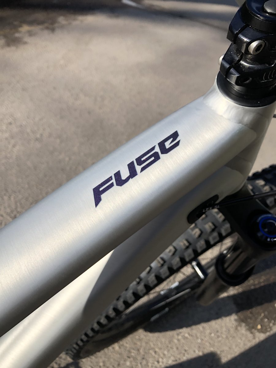 southdownsbikes's tweet photo. The 2020 Specialized Fuse Expert 29.
Now owned by South Downs Bikes ambassador Kai Hammersley, look at that frame finish!
#specialized #specializedfuse #fuseexpert #hardtail #ambassador #bikeporn #bikeoftheday #southdownsbikes https://t.co/KA7RpYmxxe