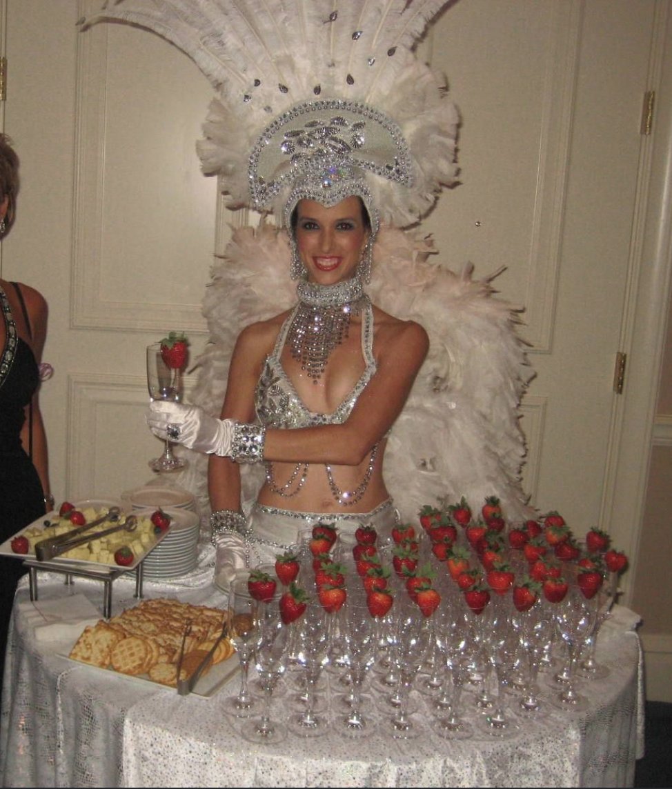 Breezin_Events's tweet image. Tired of dull tables and stationary centerpieces? Consider an interactive table for your next event. This option is sure to impress your guests. Our beautiful centerpieces serve your guests with a smile and sparkle!

#InteractiveCenterpiece #UniqueEntertainment #SomethingSpecial