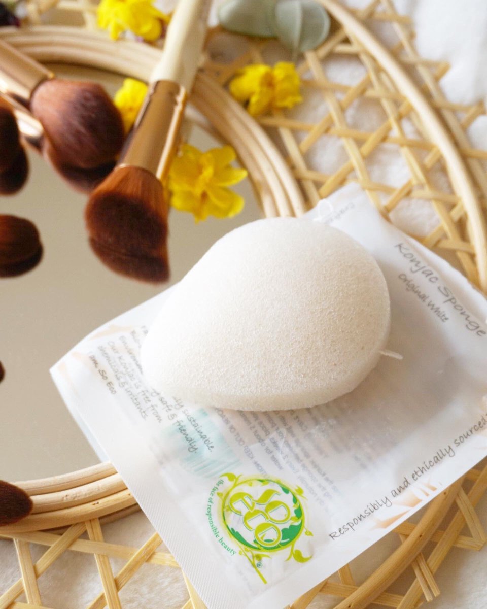 SandraMiau1876's tweet image. Me preguntáis por productos que sean #crueltyfree 👏🏻🎋 estos pinceles y brochas de #SoEco son #veganfriendly 🐰 y por cada 100 #brochas vendidas se plantará un 🌳
➡️ Las tenéis en @ilovemaquillaje 
miaupotingues.com/2020/03/brocha…
#makeup #vegan #ecologie