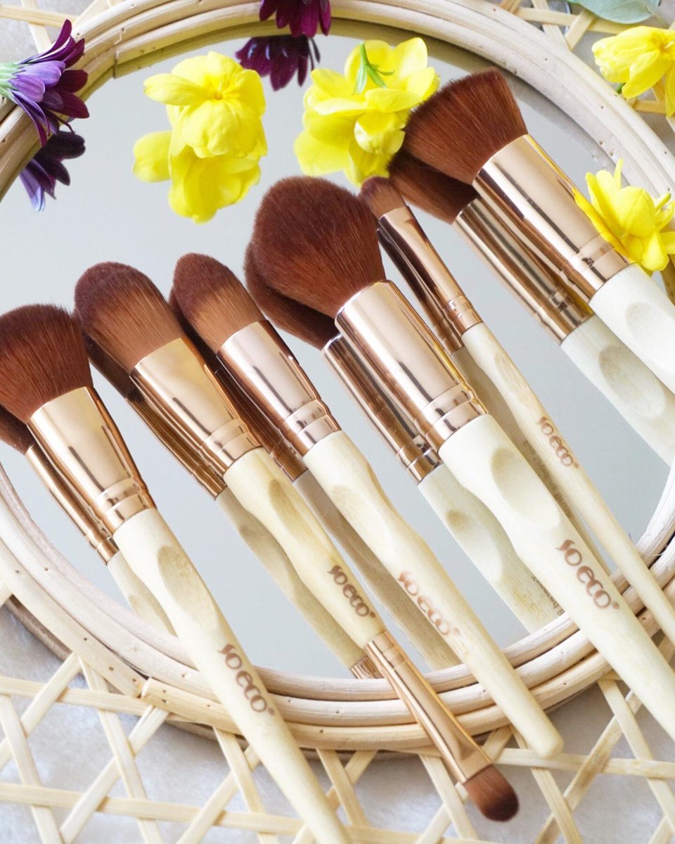 SandraMiau1876's tweet image. Me preguntáis por productos que sean #crueltyfree 👏🏻🎋 estos pinceles y brochas de #SoEco son #veganfriendly 🐰 y por cada 100 #brochas vendidas se plantará un 🌳
➡️ Las tenéis en @ilovemaquillaje 
miaupotingues.com/2020/03/brocha…
#makeup #vegan #ecologie