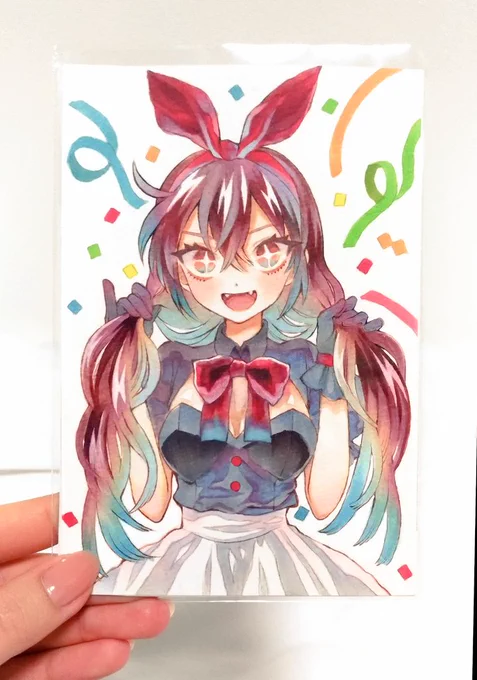 かりんさん?(@11karin23)

コピックの魔法使いかりんさん まさかのうちの子を描いてくださりました…!!いただいたとき周りに人いなかったのでめちゃはしゃいだ…☺️✨

ぴょこんとした頭のリボン 髪をキュッと持っている仕草 八重歯 グラデーションと滲みのテクニック 最高です~~~!!大好き~~…!! 