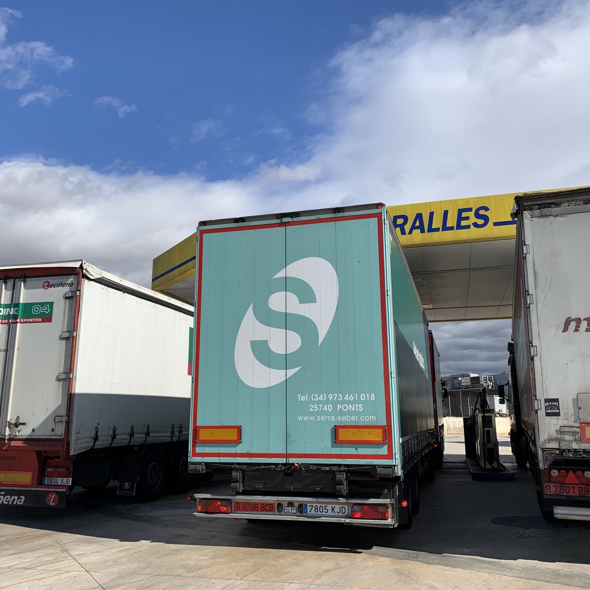 Carregats d’energia !!!#benzineres #petromiralles #transportpercarretera #energia #gasoil