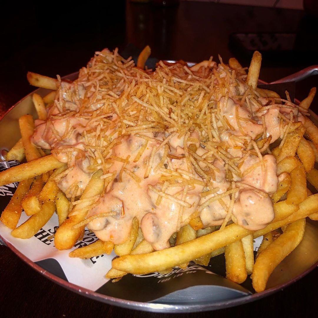paginalixo1's tweet photo. Batata frita com strogonoff, ta ai um crime que eu cometeria https://t.co/OOXEYXX3KV
