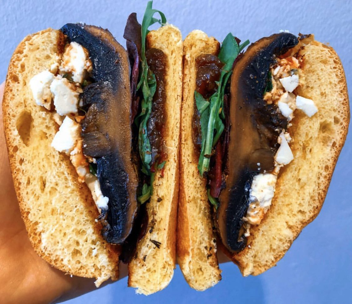 PiccolinaEvents's tweet photo. Grilled portobello mushroom burger. A must try 🔥 https://t.co/MJXA13acZZ