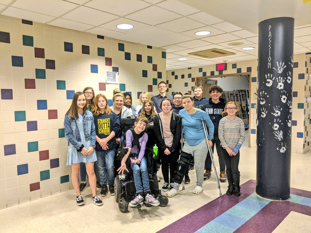 MrsKCrawshaw's tweet photo. Thank you these students who make @HMJHS_Vikings better by showing their Viking PRIDE! @HMJHPrincipal #VikingP3 https://t.co/ABm0RPqIKB