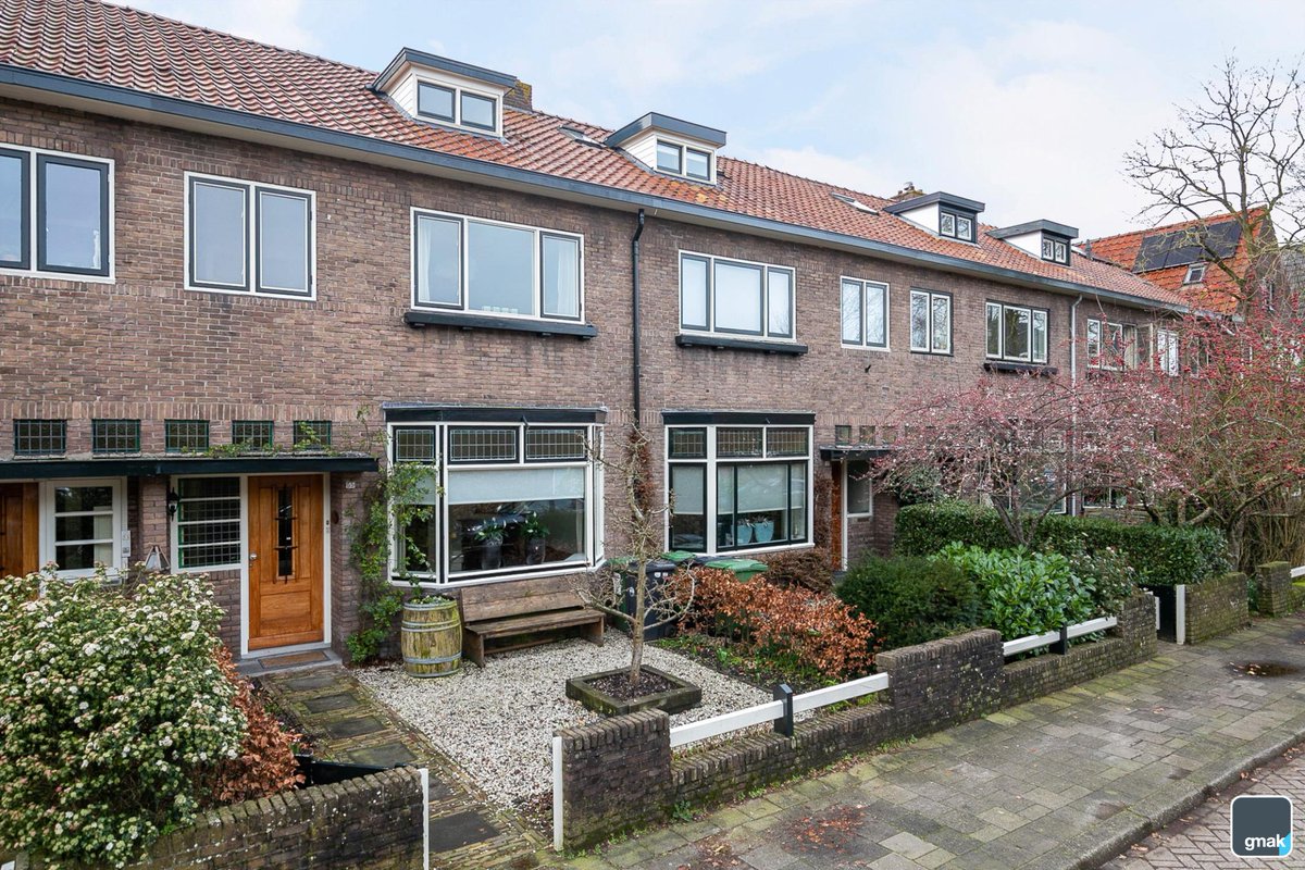 Te koop: jaren 30 woning in #Transvaalwijk #Leeuwarden. 4 slaapkamers, dubbele garage en recent gerenoveerd. #huistekoop 

transvaalstraat55leeuwarden.gmak.nl
