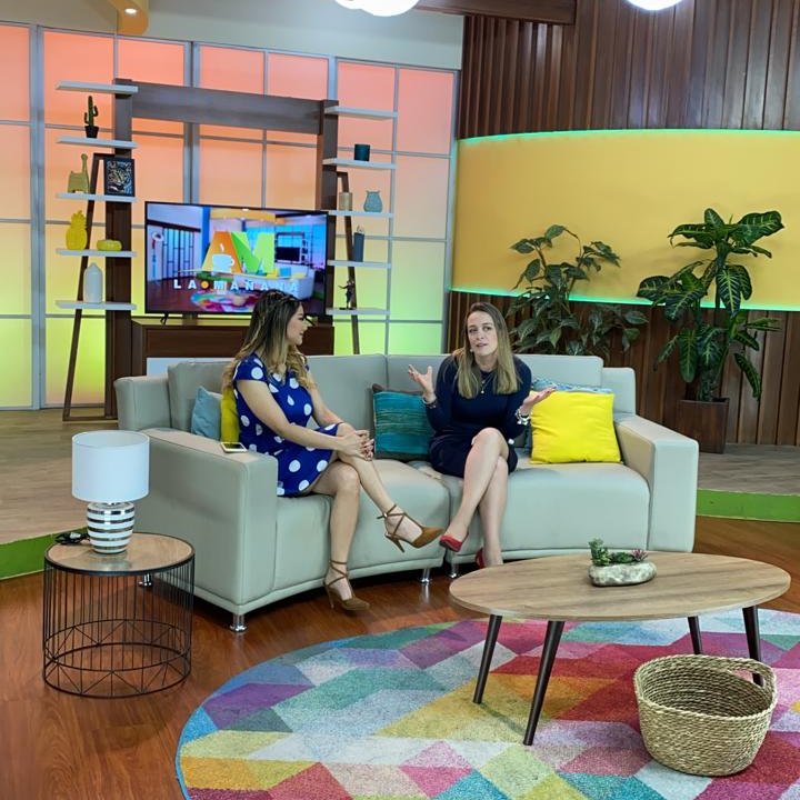 ciencuadras's tweet photo. Hoy es un #FelizMartes de entrevistas.💙 La Vicepresidente de Línea de Negocio y Comercial en @Soluciones_Bol, Paola Suárez, está en @Canalteleamiga hablando sobre los #ProyectosDeVivienda en #Colombia. ¿Tienes alguna duda?👇🏼 https://t.co/bOymdracUL