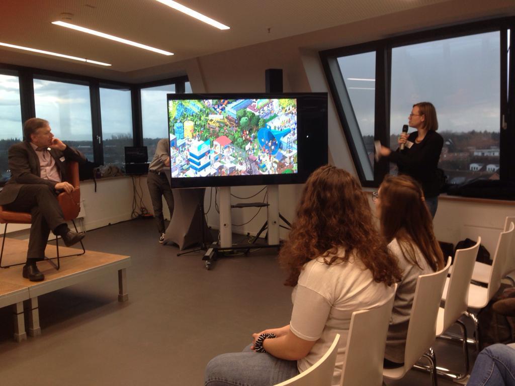 suco2group's tweet photo. #SusTelling @leuphana Konferenzwoche: Podiumsdiskussion zum Einfluss von Bildern in der Wahrnehmung Klimakrise #KoWo20 Anna Sundermann im Gespräch mit Jörg Altekruse und Dr. Sacha Kagan https://t.co/xBglKfGgtG