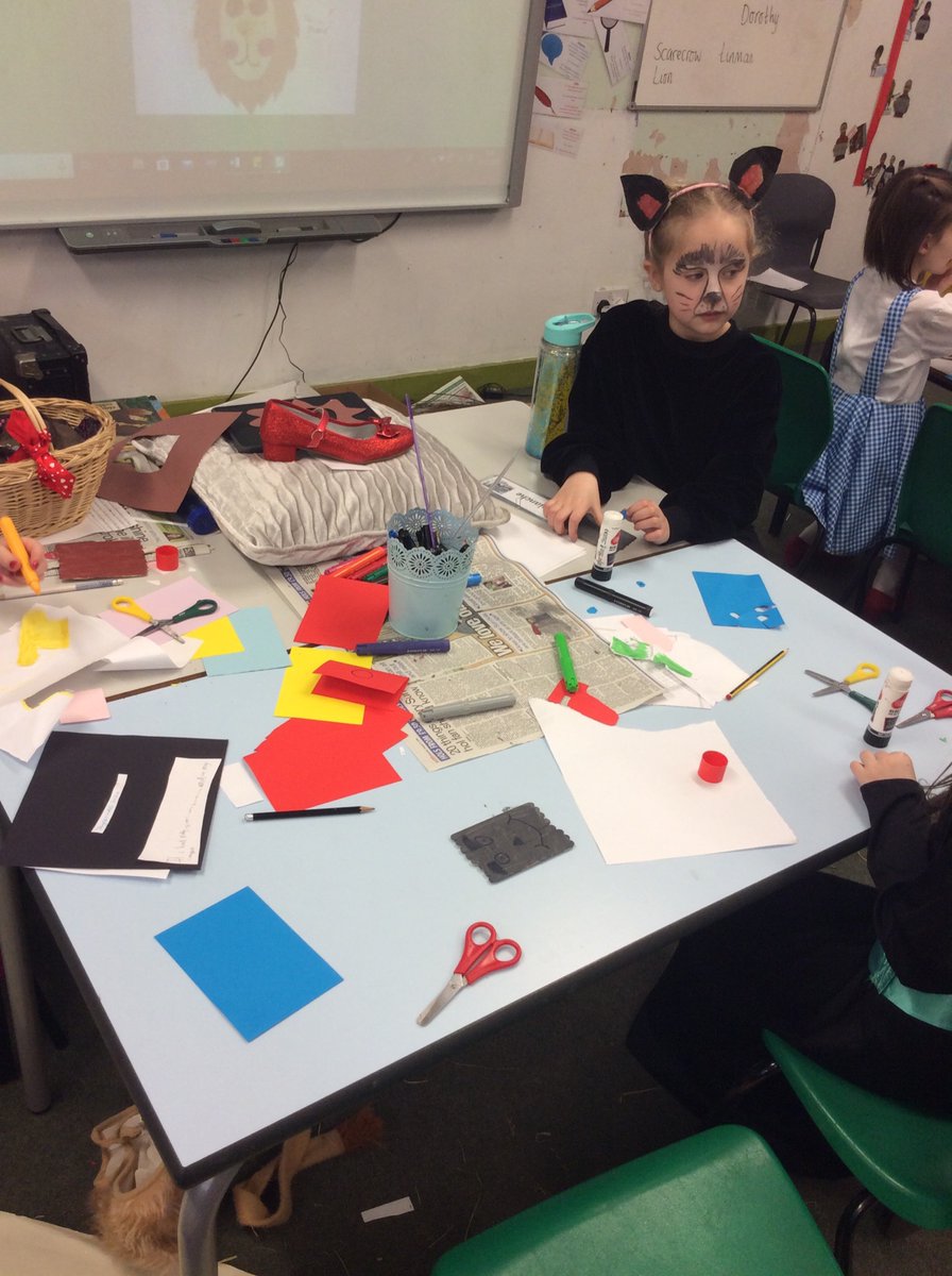 Getting creative in Year 4 this afternoon in the Land of Oz! They are expecting some strong winds! @InMATLamport <a href="/pixlclub/">Pixel Club</a> #WorldBookDay2020