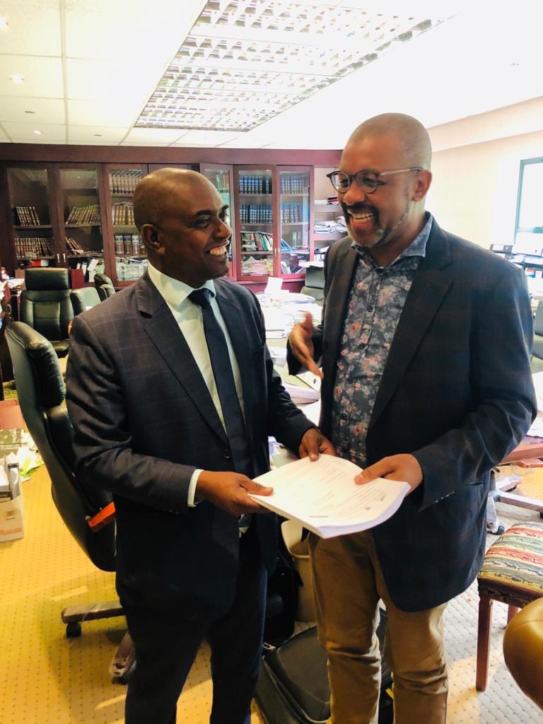 AdvDali_Mpofu's tweet photo. Today one of the attorneys told me he was sending Candidate Attorneys to my chambers to deliver an urgent document I needed ....Guess who rocked up...Our latest addition to Team Justice For All...The First SG himself!✊🏾✊🏾✊🏾✊🏾✊🏾✊🏾 ⁦@GardeeGodrich⁩ https://t.co/SoFKT3GZWr