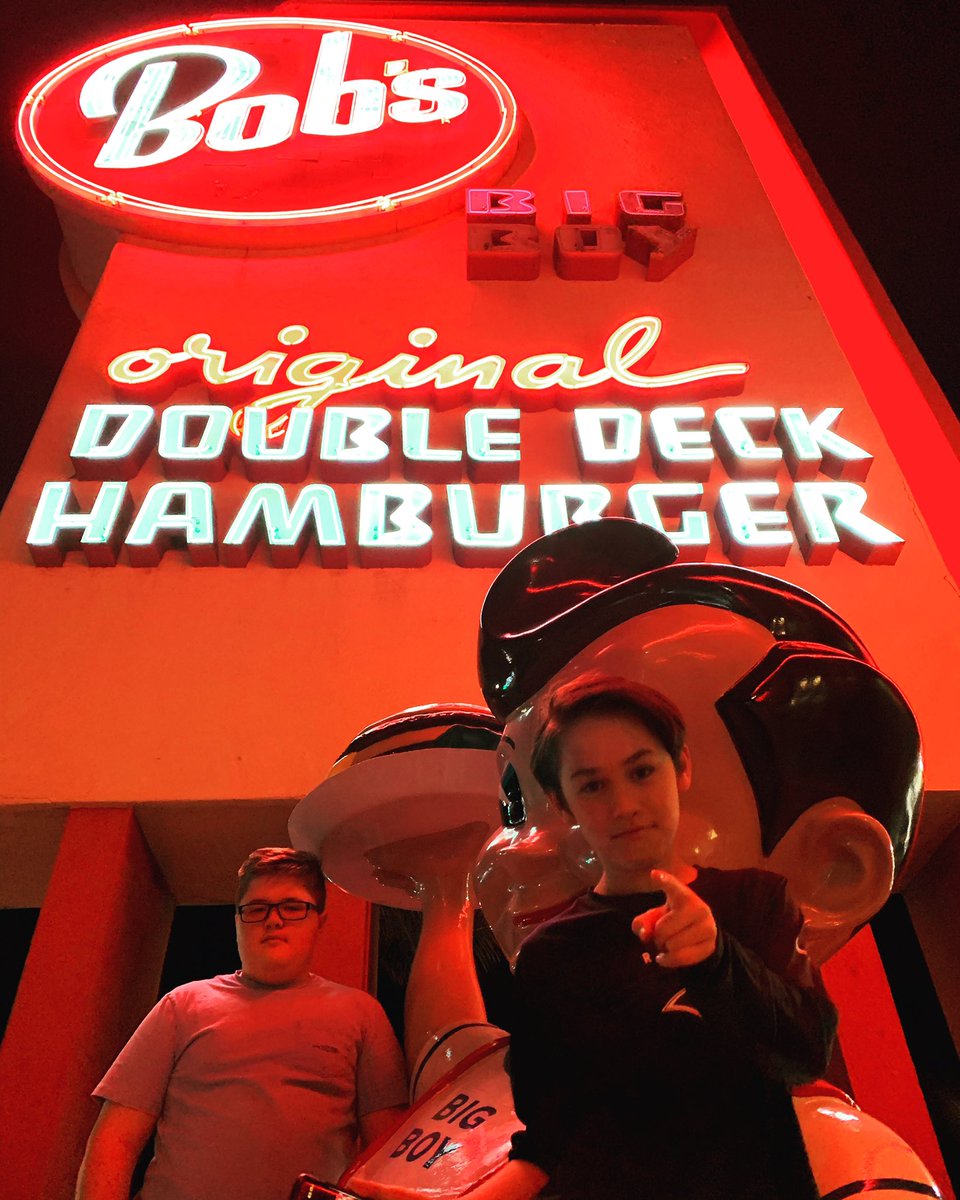 AidanWallace007's tweet photo. 2 weary guys eating their fill at #bobsbigboyburbank 🍔🍟🥤gotta refuel after the hectic day 😅
#bobsbigboy #actorfriends #burgerplace #eveningmeetups #friends https://t.co/mKBWYU3zI6