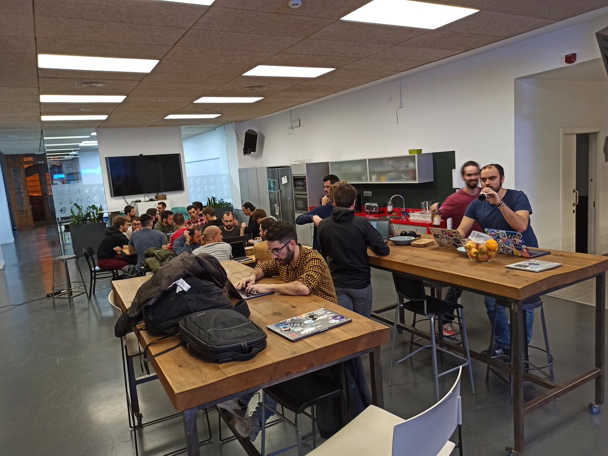 HackNightVLC's tweet photo. Last month people had fun coding and also did some CTF challenges, join us this last Thursday if the month as usual. Hope to see you next time! https://t.co/UYr8ExlAYO