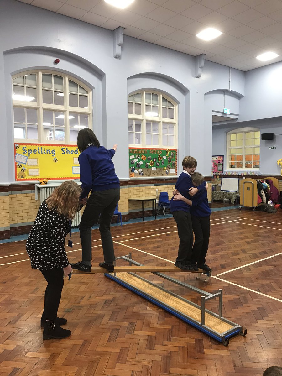 MrsGrovesCPS's tweet photo. Learning about levers in 6R Science today 😁Lots of predictions 🤔and investigative work around the fulcrum and the load 👏🏼@CambridgeSch https://t.co/274lyj4XGA