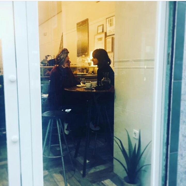 LaAustriaca53's tweet photo. Hoy es día de fotos realizadas por vosotros, en persona, dentro de nuestro establecimiento.
Como la realizada por @estigabi , original y preciosa instantánea.
Esperamos las vuestras familia!!!
💞🐻🍲😸
#laaustriaca #fotocol #enfamiliaesmejor #amistadverdadera https://t.co/RvtDvYzhaX
