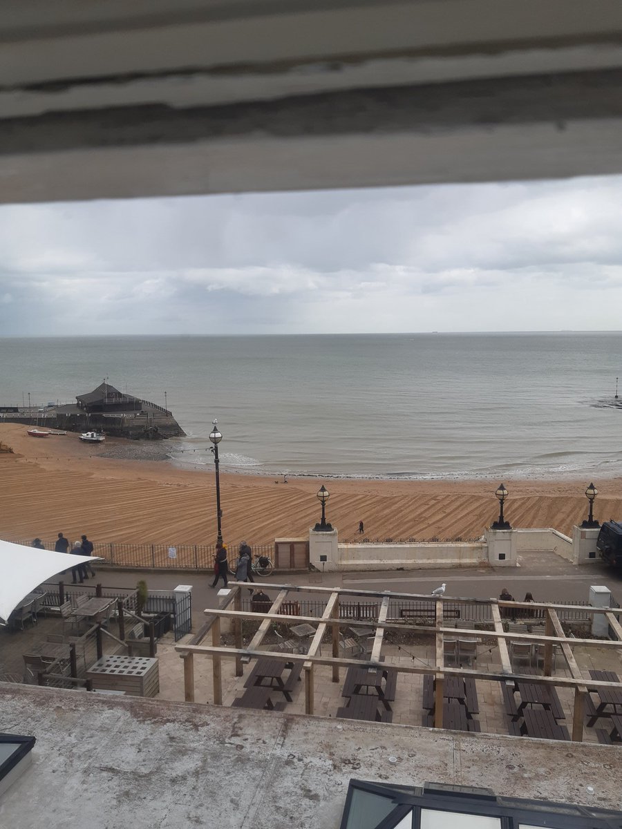 BARMYCAT's tweet photo. Siver wedding anniversary 
#bythesea #RoyalAlbion https://t.co/ECLgc8NyVh