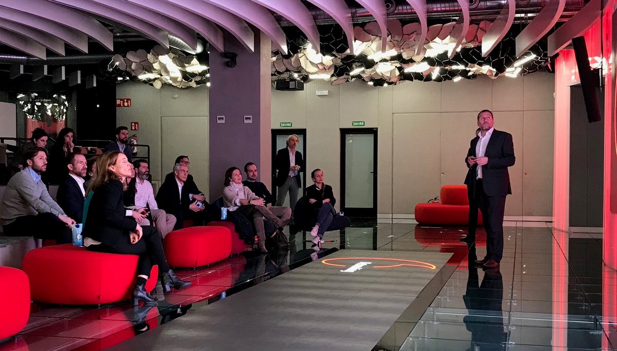 VodafoneEmpresa's tweet photo. Hoy, en nuestro #VodafoneLab...

Primera sesión del #ThinkTank de #Innovación y tecnología con expertos y empresas farmacéuticas, para analizar y trabajar los retos y oportunidades en el sector. 

El futuro contado por sus protagonistas.

Ready? https://t.co/gwoozdXjnw