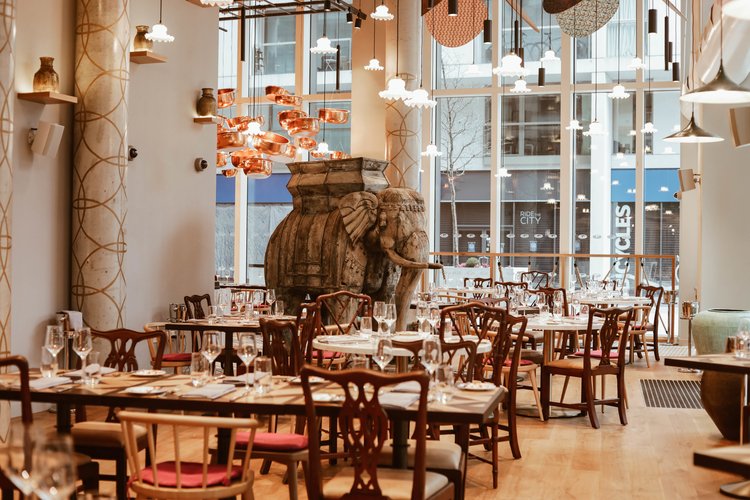 #TastyTuesday as <a href="/scottmanson/">scottmanson</a> heads to <a href="/MrTodiwalasLDN/">Mr Todiwala's Kitchen London</a> at <a href="/LincolnPlazaLDN/">Lincoln Plaza London</a>, with a menu devised by chef @ctodiwala. Set in a brightly-coloured atrium, with vast windows giving it a lovely sense of space, it’s an immediately welcoming spot - theluxurychannel.com/magazine/on-th…