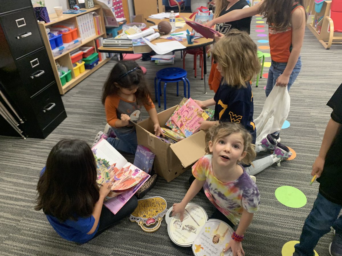 Kinder_APHE's tweet photo. These girls are pretty happy about their new books! Thank you @varrichio5 #weareaphe https://t.co/WVSmrycoAJ