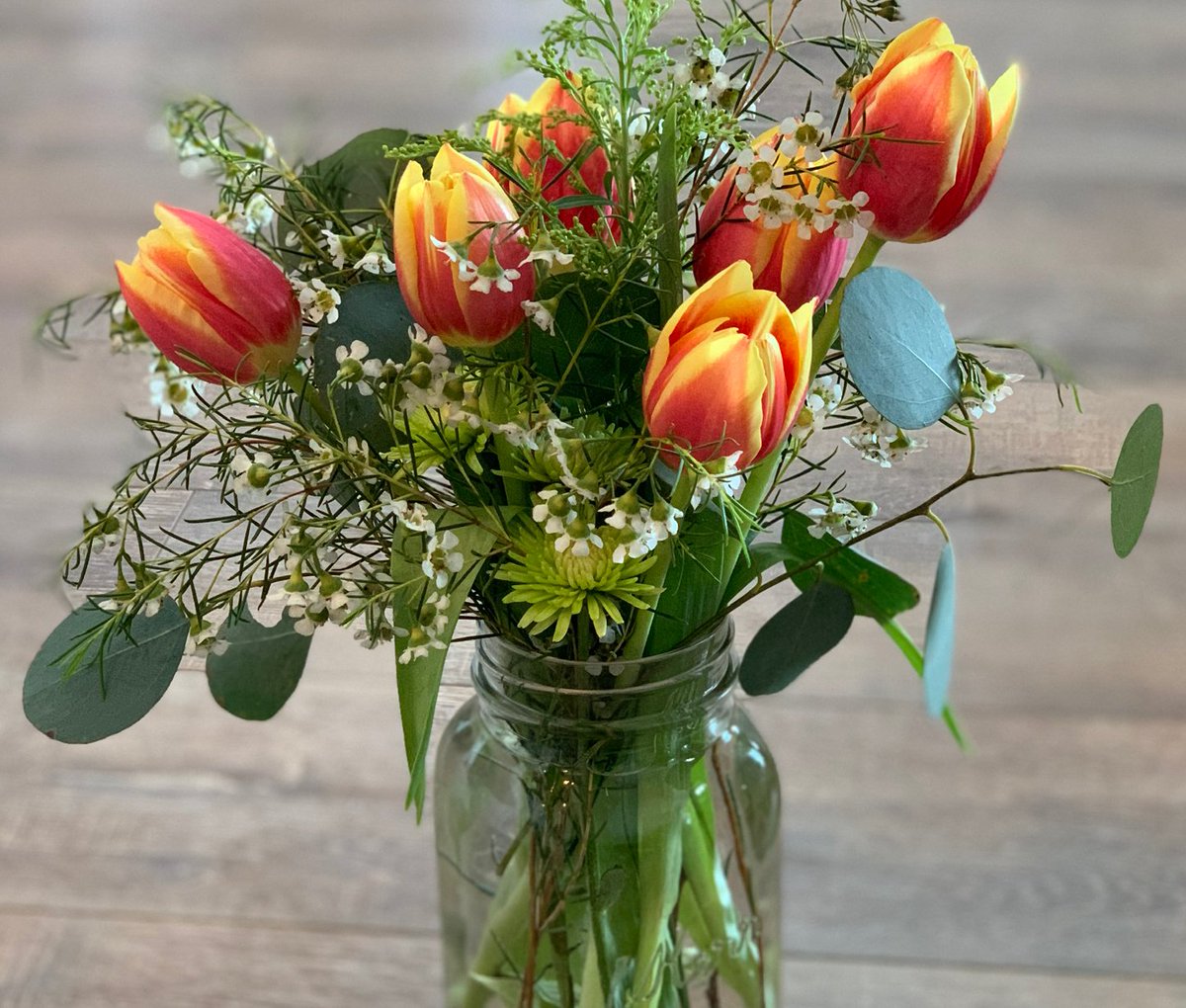 Can we start a new thing? Tulip Tuesday! 

#shoppoppies #floral #floraldesign #flowers #tuliptuesday #wejustmadethatup #centerpiece #diy #flowershop #arrangement #tulipgram #flowerpower #beautiful #pretty #blooms #tulips