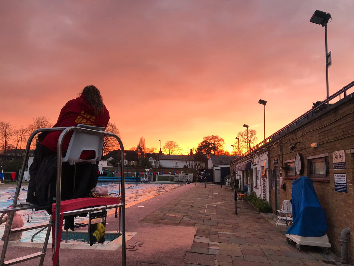 HamptonPool's tweet photo. We’re running a lifeguard course over the Easter holidays, Mon 6th April to Fri 10th April! The NPLQ is widely accepted by swimming pools in the UK and Ireland 🏊‍♀️

Why not try something new and book one of our few remaining spaces? For more info call us on 020 8255 1116 NOW ☎️ https://t.co/8MuCzzOgie