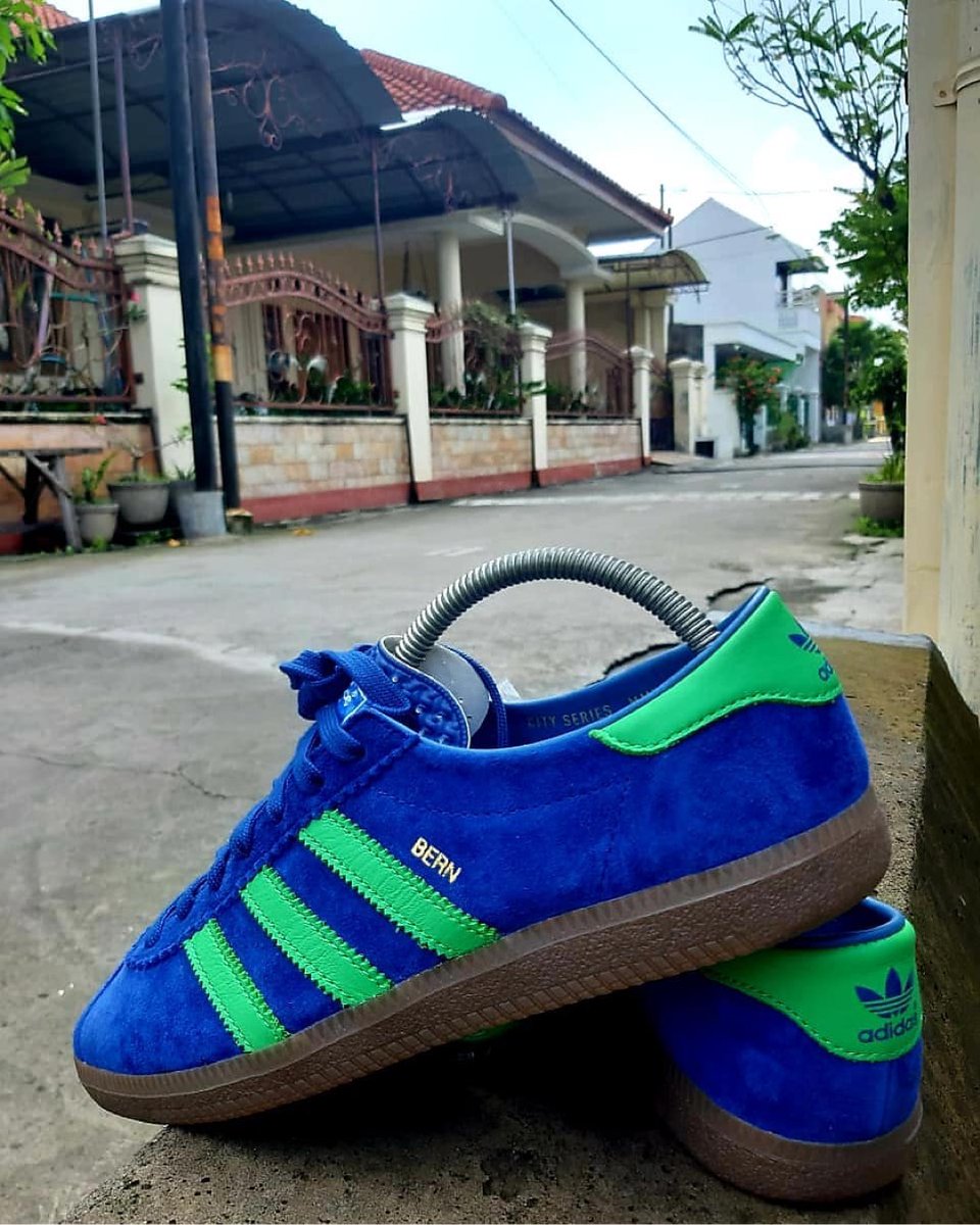 casualsdirect's tweet photo. Posted @withregram β’ @ajie_soemali BERN
#adidas #adidasoriginals #adidasbern #bern
#3stripesgoodness #3stripesstyle #3stripes
#3stripegoodness #3stripes4life #teamadidas #3stripesociety #worldwidestripes #adiporn
#adigang https://t.co/g4KehTGULz