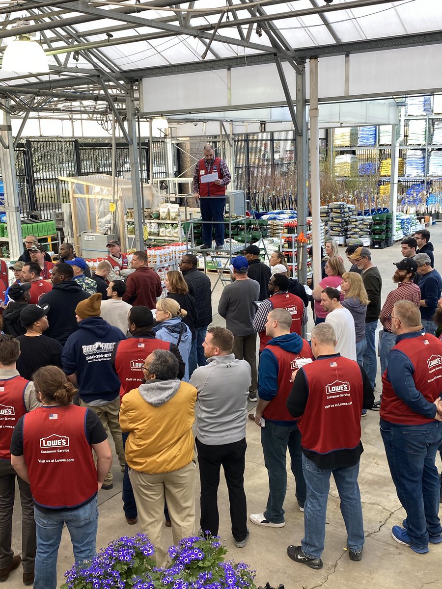 _nicolemarie_6's tweet photo. Districts 811 &amp; 899 coming together for our ISLG Hands on event! This team is #ALLIN to win Spring 2020! Thank you @JoshRob30748491 for leading this team into greatness! #wegotyouryardscovered @BlueBoxR1 @BenitoKomadina https://t.co/KdDjGCGZSY