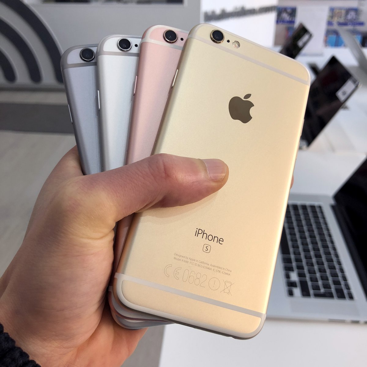 BlobVideo's tweet photo. 📱 Uno dei dispositivi più affidabili realizzati da #Apple: #iPhone6S offre qualità, prestazioni e praticità al Top!
 Raggiungici presso il nostro Punto Vendita.
🛒 Oppure acquista sul nostro sito: https://t.co/9WKbCKse1O

#BlobVideo #UsatoGarantito https://t.co/CHI0cMNhM6