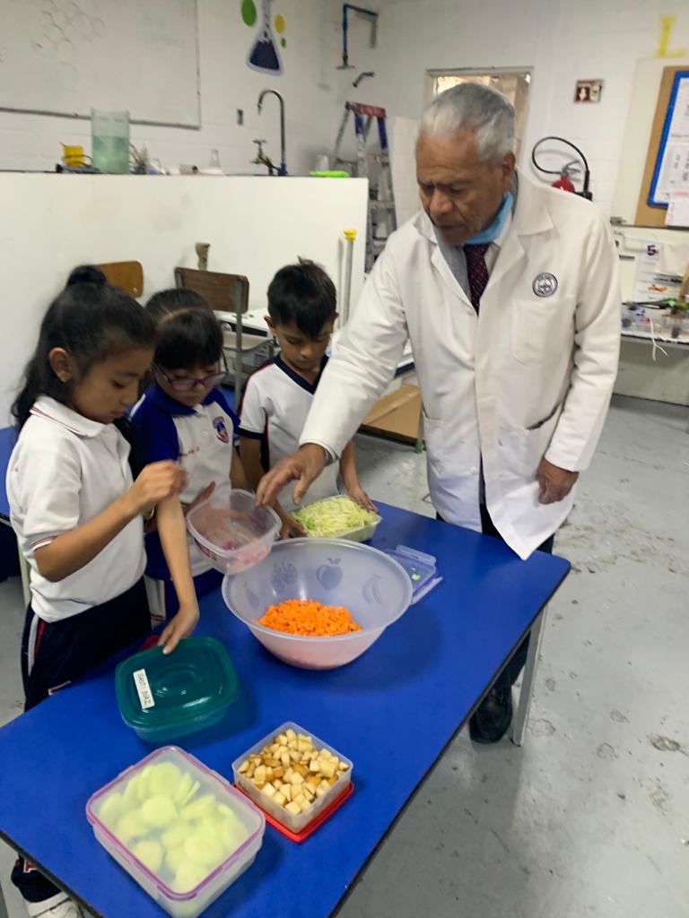 ReimsOficial's tweet photo. ¿Qué ha pasado en el Cole? 🚸 🐬 🎓

Preparamos y degustamos el Plato del Buen Comer 🍽 🥤 #PrimariaReims #SiempreRMS -- #colegio #escuela #mexico #primaria #cdmx #niños #niñas #code #stem #preesoclar #life #digitalart #recycle #secundaria  #excelencia #deporte  #programacion https://t.co/ubmBA7CNSu
