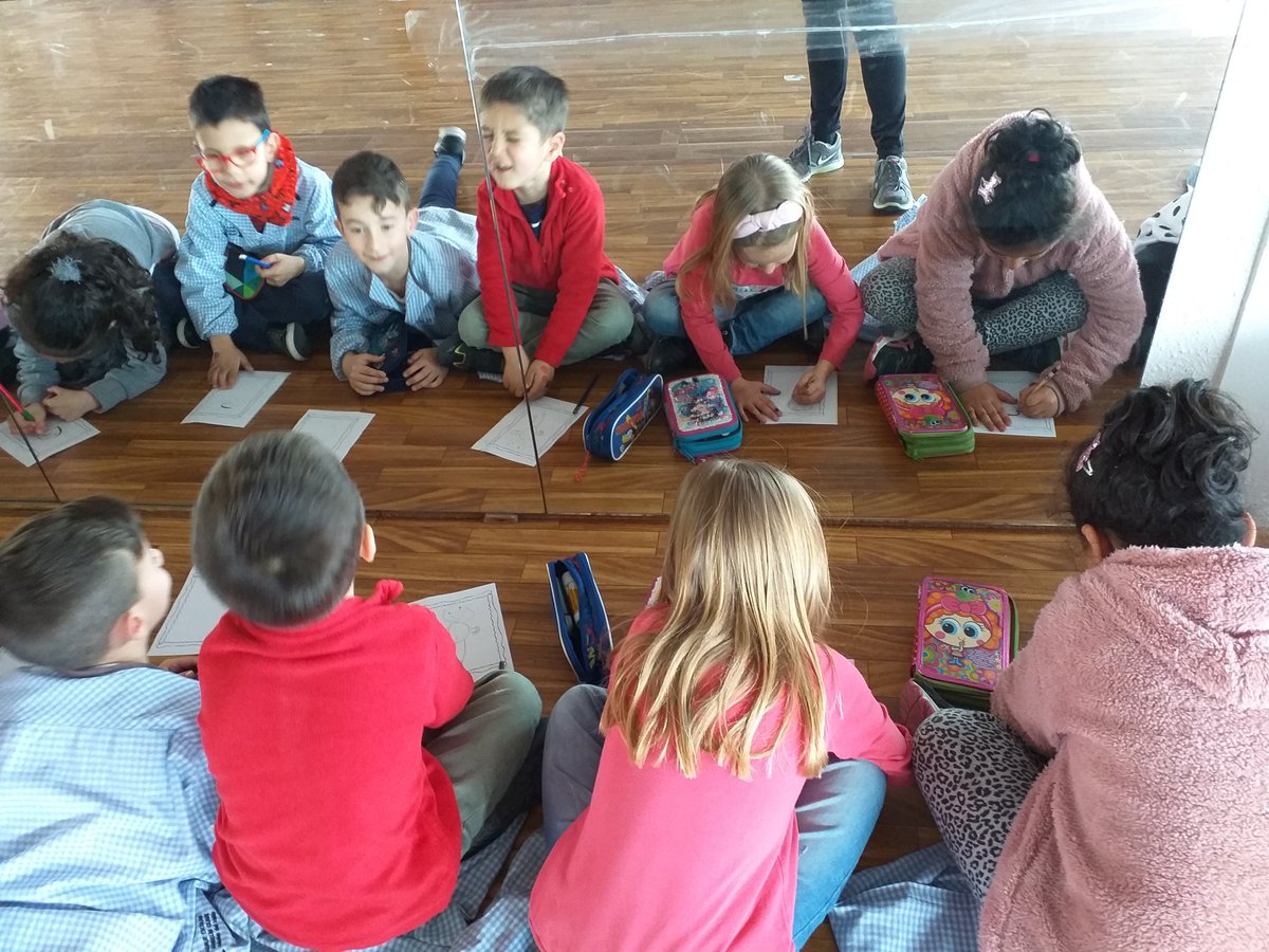 SETMANA TEMÀTICA 
1r de Primària  
Fent el nostre autoretrat!
#onsónlesdones
#diainternacionaldeladona <a href="/icdones/">Institut Català de les Dones</a>