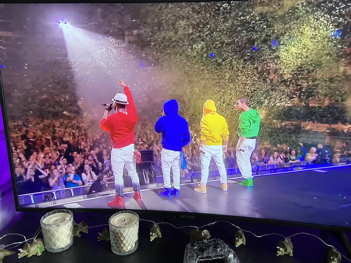 OJAMForever's tweet photo. RT if you want the boys to bring back the iconic colours to tour ๐๐๐โค๏ธ @JLSOfficial #jlsreunion #jlsbeatagaintour https://t.co/0POilKGDUk