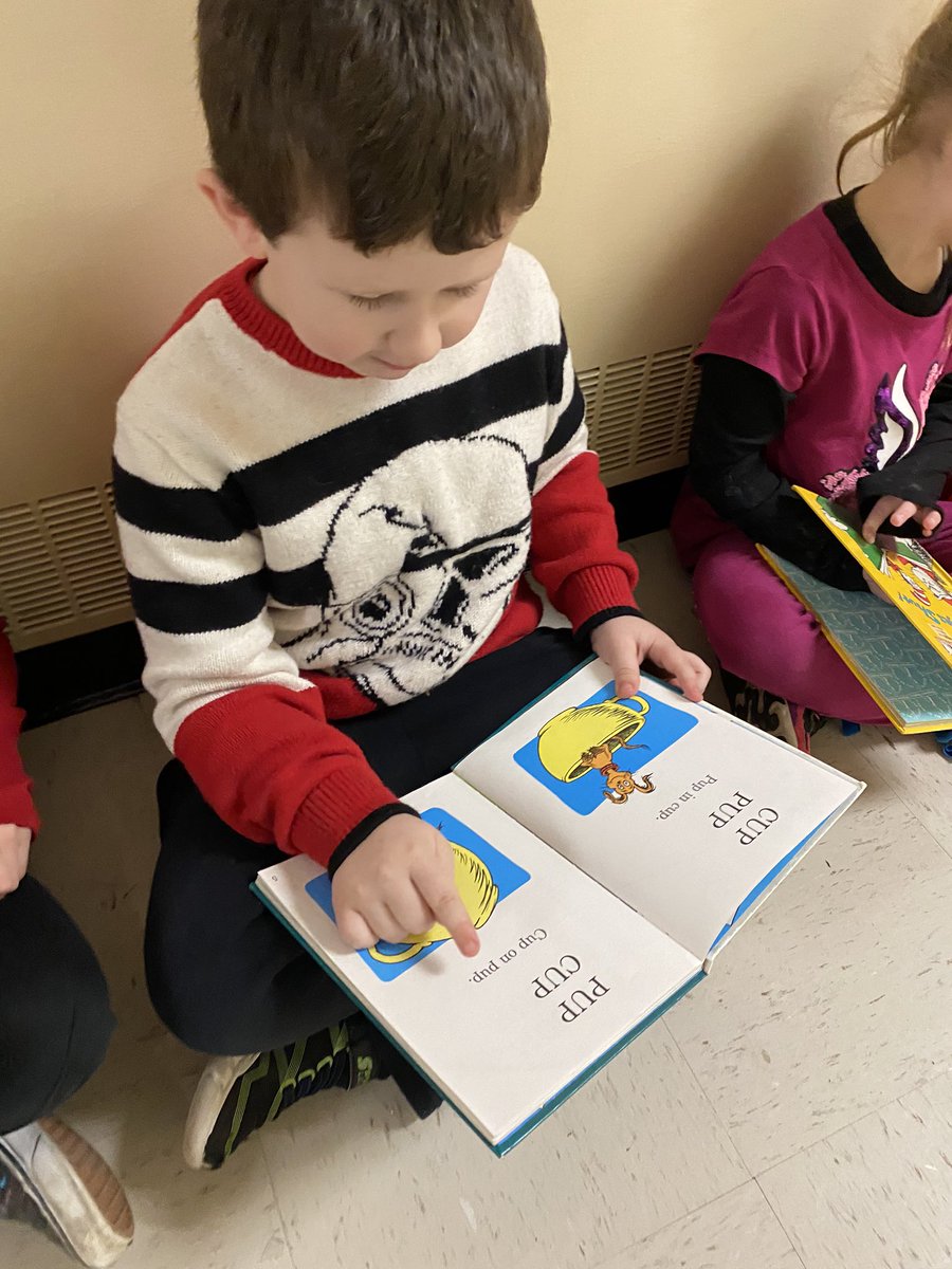 JaniceCirone's tweet photo. Oakview celebrates Read Across America with DEAR time. It’s always fun when you can Drop Everything And Read!! Check out these Kindergarten students enjoying good books. 📚❤️ #ovreads @OVELEM @wdeptford https://t.co/8PJR0SNhE2