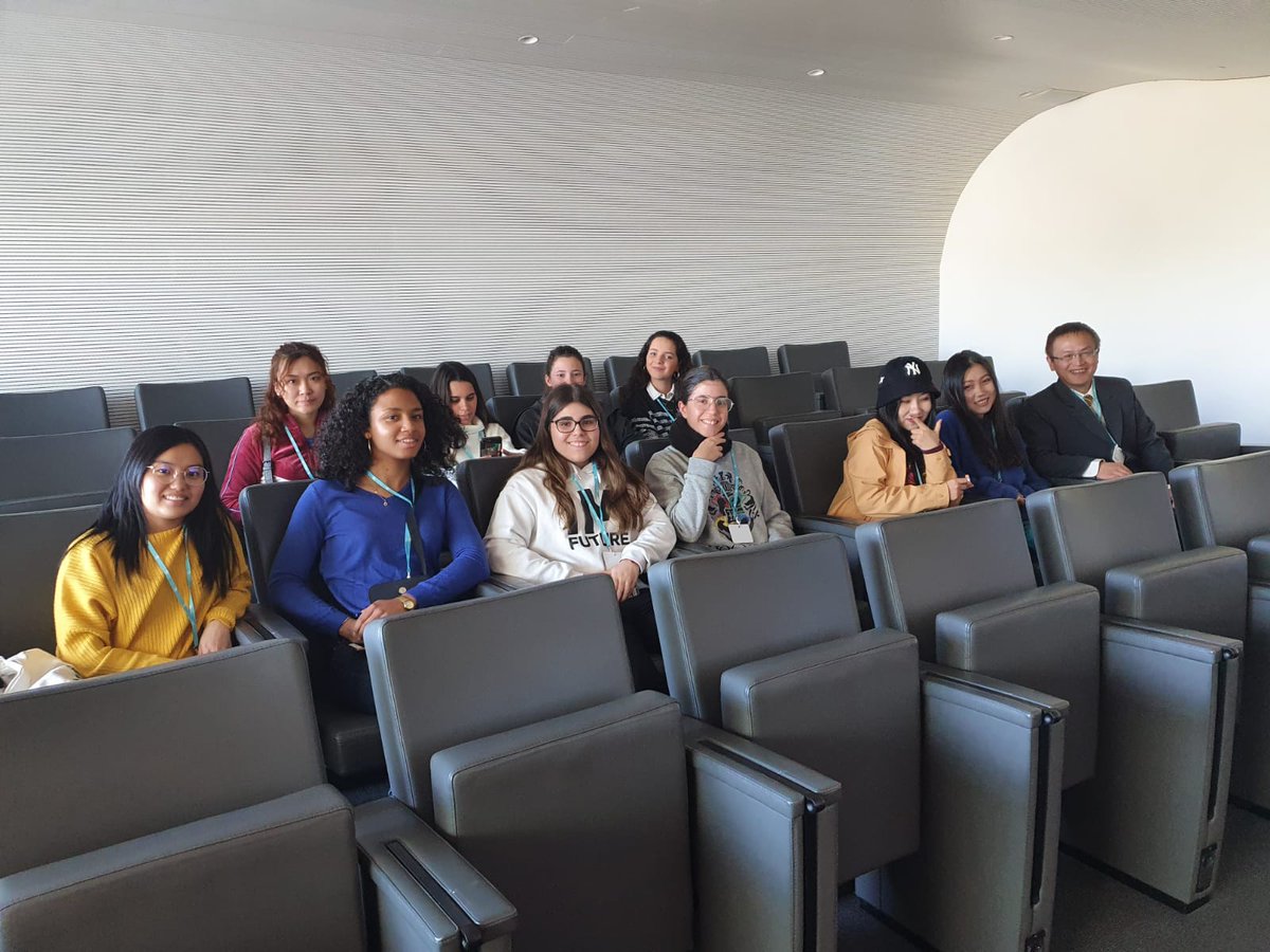 cmlaasuncion's tweet photo. Nuestras colegialas visitan la empresa @RNBCosmeticos,  líder en el sector cosmético español. Recibieron por parte de la dirección de la empresa una completa formación en liderazgo, gestión directiva y recursos humanos. Una visita muy enriquecedora para todas ellas. 
#soycolegial https://t.co/pUZHZ29NSR