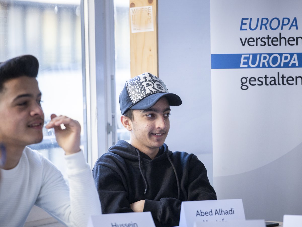 EABBerlin's tweet photo. Anfang 2020 fand unser 1. multimedialer🎥#WORKSHOP "#MOBILEREPORTING -ZEIG MIR DEINE WELT🌎" mit 12 internat. Teilnehmern (aus Iran, Syrien, Libanon, Afrika) statt. Thema: Grundlagen des #Filmens mit #Smartphone, Kameraeinstellungen,#Schnittprogramm.
Gefördert durch : @SenKultEu https://t.co/Giyq87OXaf