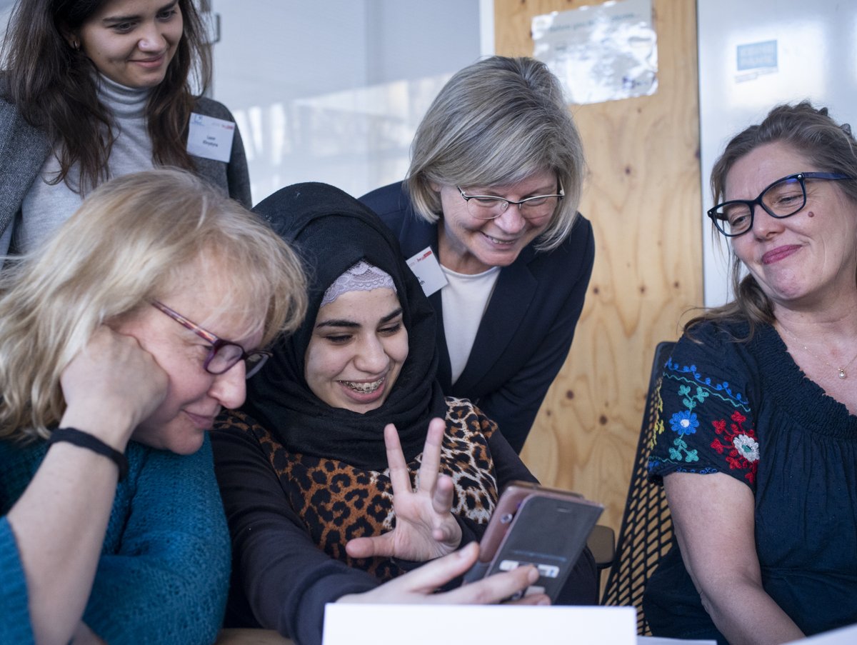 EABBerlin's tweet photo. Anfang 2020 fand unser 1. multimedialer🎥#WORKSHOP "#MOBILEREPORTING -ZEIG MIR DEINE WELT🌎" mit 12 internat. Teilnehmern (aus Iran, Syrien, Libanon, Afrika) statt. Thema: Grundlagen des #Filmens mit #Smartphone, Kameraeinstellungen,#Schnittprogramm.
Gefördert durch : @SenKultEu https://t.co/Giyq87OXaf