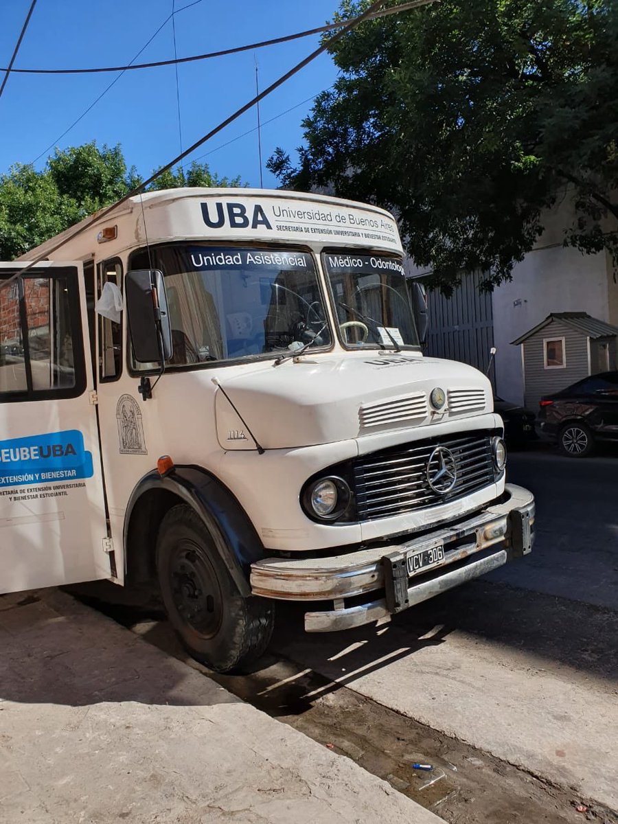 Florentina_ucr's tweet photo. Ya estamos en Barrio Fraga junto con @ubaenaccion, llevando a cabo el voluntariado social que consiste en brindar servicio odontologico gratuito a personas con bajos recursos. #Voluntariado #VoluntariadoUBA #Odonto #UCR #comuna15 #canterapopular #sumate #correlavoz https://t.co/FDiY61Qwtn
