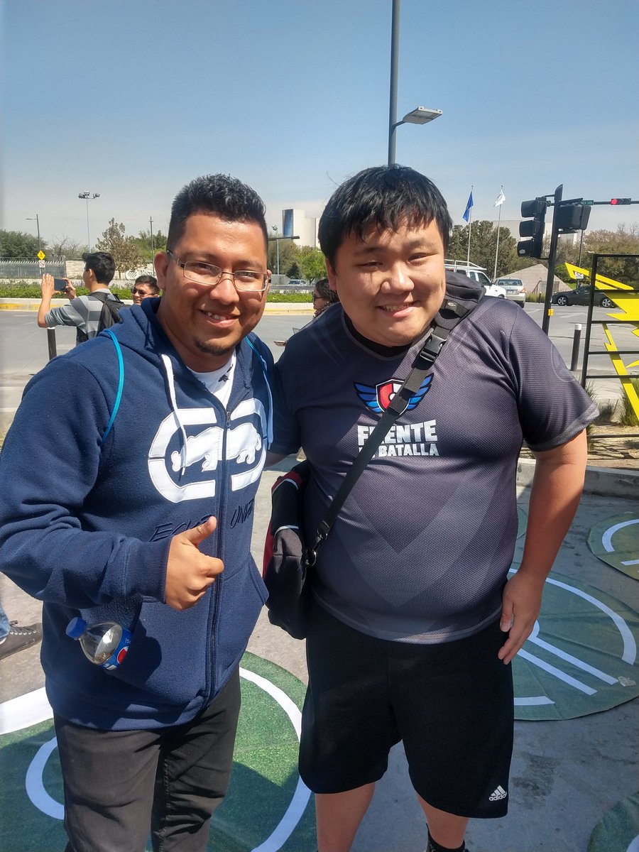 _GuillePeralta's tweet photo. Con el campeón de la #BattleTowerMty🏆🏆🏆 @PoGoKieng ganó kieng ganó kieng ganó!!!! Crack! https://t.co/EDdNnzaw79