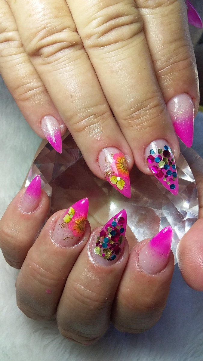 ABorghii's tweet photo. #unhas💅 #unhasdegel #unhaspoderosas #paixaoporunhas #encapsuladas #designernails
Insta:
@adrielleborghi.nails https://t.co/u2HPlPOp4F